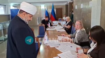 Председатель религиозной организации "Духовное управление мусульман ЛНР" муфтий Мухаммед Исмаил проголосовал на выборах депутатов Госдумы РФ