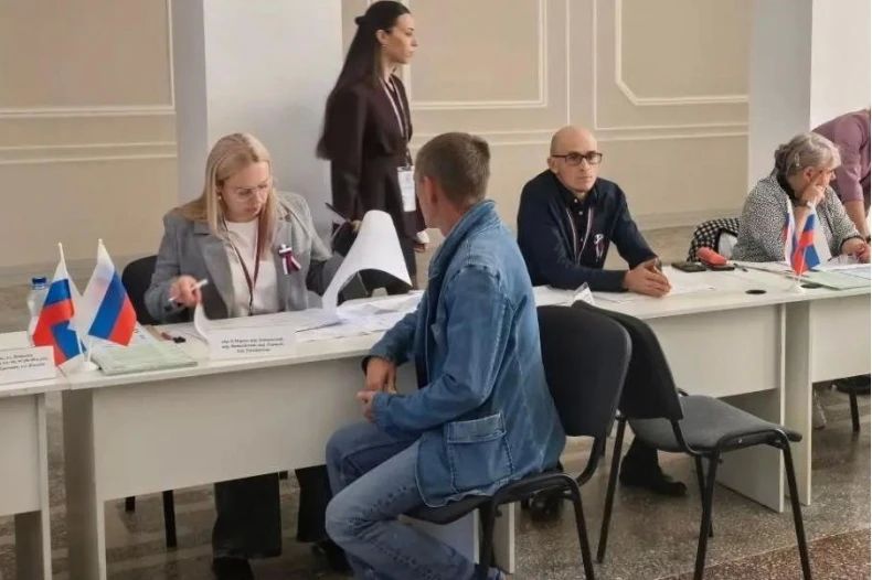 Представители красноярской строительной компании «СтройТехМонтаж», не остались в стороне от проходящих в России выборов депутатов Госдумы