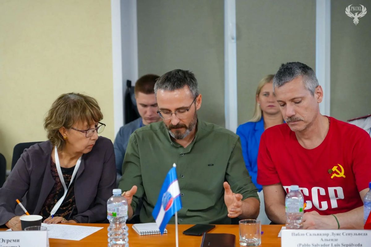 Молодёжный парламент ЛНР - в диалоге с международными наблюдателями Молодёжный парламент ЛНР - в диалоге с международными наблюдателями