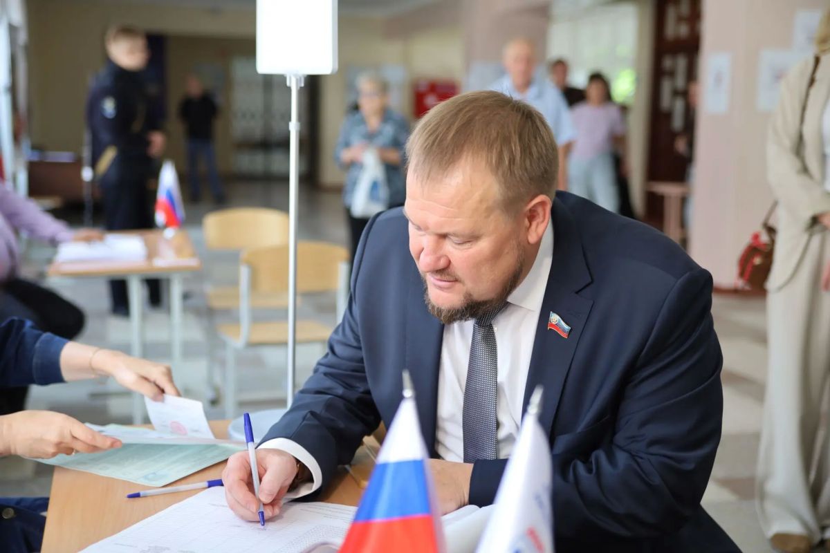 Денис Колесников: Сегодня вместе с семьей проголосовал на выборах в Государственную Думу РФ Денис Колесников: Сегодня вместе с семьей проголосовал на выборах в Государственную Думу РФ
