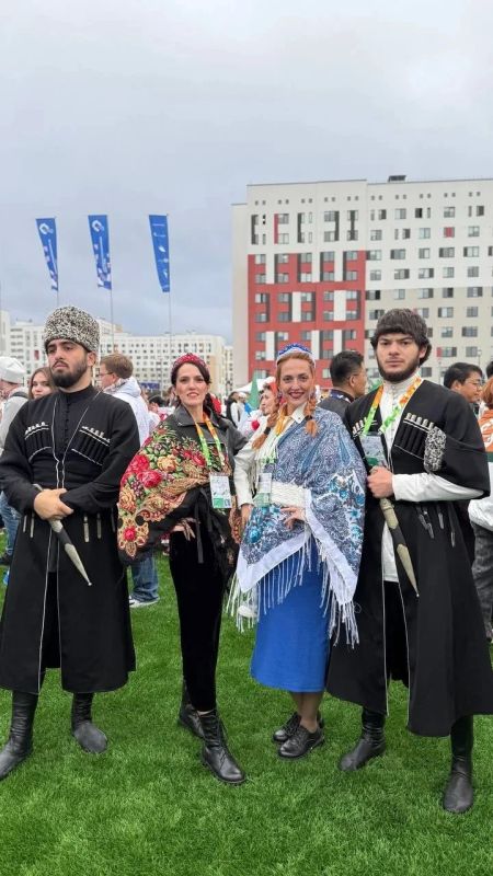 Делегация из республики вернулась с Международного фестиваля молодежи в Екатеринбурге Делегация из республики вернулась с Международного фестиваля молодежи в Екатеринбурге