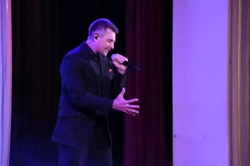 В Луганской республиканской академической филармонии прошёл творческий вечер заслуженного артиста ЛНР Сергея Чуйкова