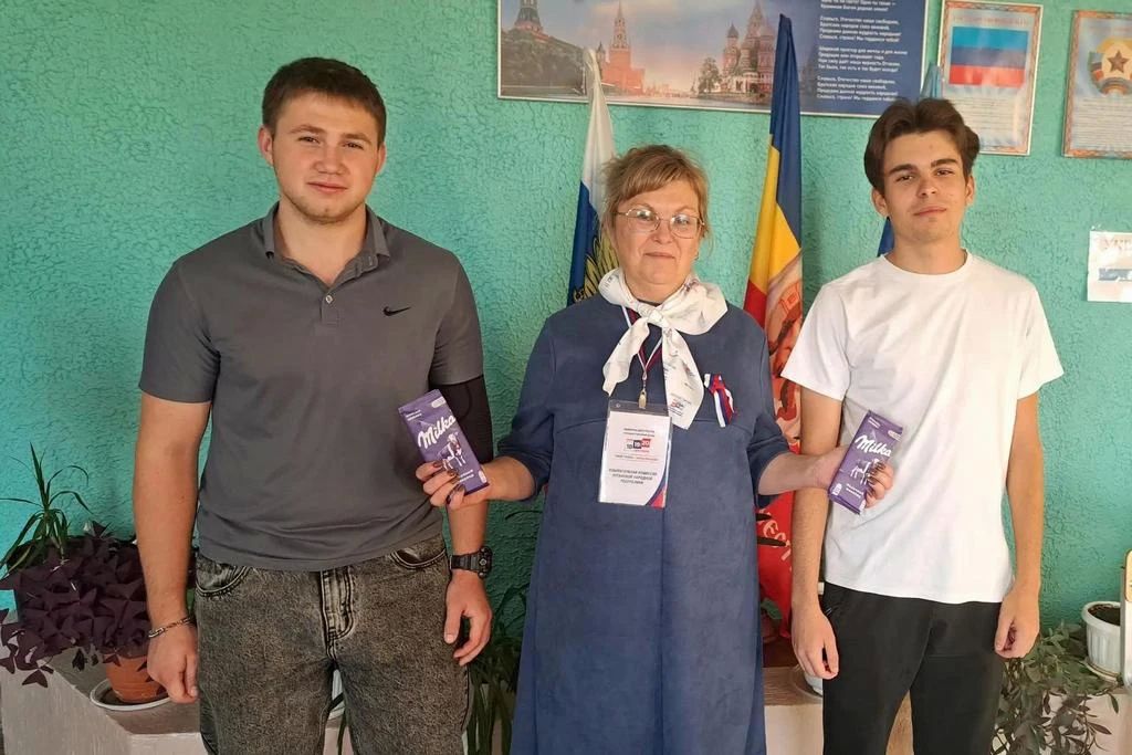 Впервые голосующие избиратели продолжают принимать участие в выборах в ЛНР Впервые голосующие избиратели продолжают принимать участие в выборах в ЛНР