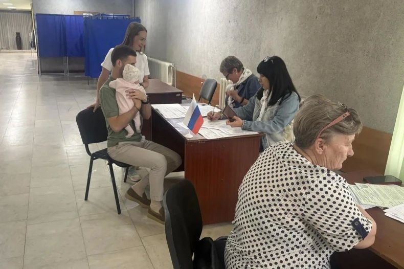 Самые маленькие свердловчане тоже стремятся почувствовать атмосферу выборов депутатов в Госдуму РФ Самые маленькие свердловчане тоже стремятся почувствовать атмосферу выборов депутатов в Госдуму РФ