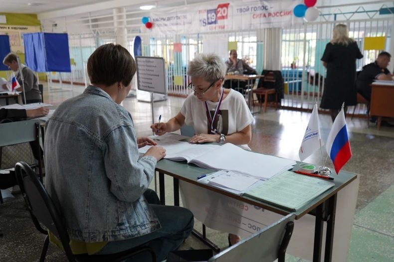 Выборы в Государственную Думу РФ: жители Свердловского округа ЛНР продолжают демонстрировать активную гражданскую позицию Выборы в Государственную Думу РФ: жители Свердловского округа ЛНР продолжают демонстрировать активную гражданскую позицию