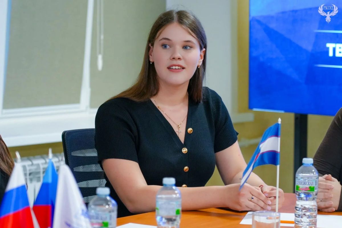 Молодёжный парламент ЛНР - в диалоге с международными наблюдателями Молодёжный парламент ЛНР - в диалоге с международными наблюдателями