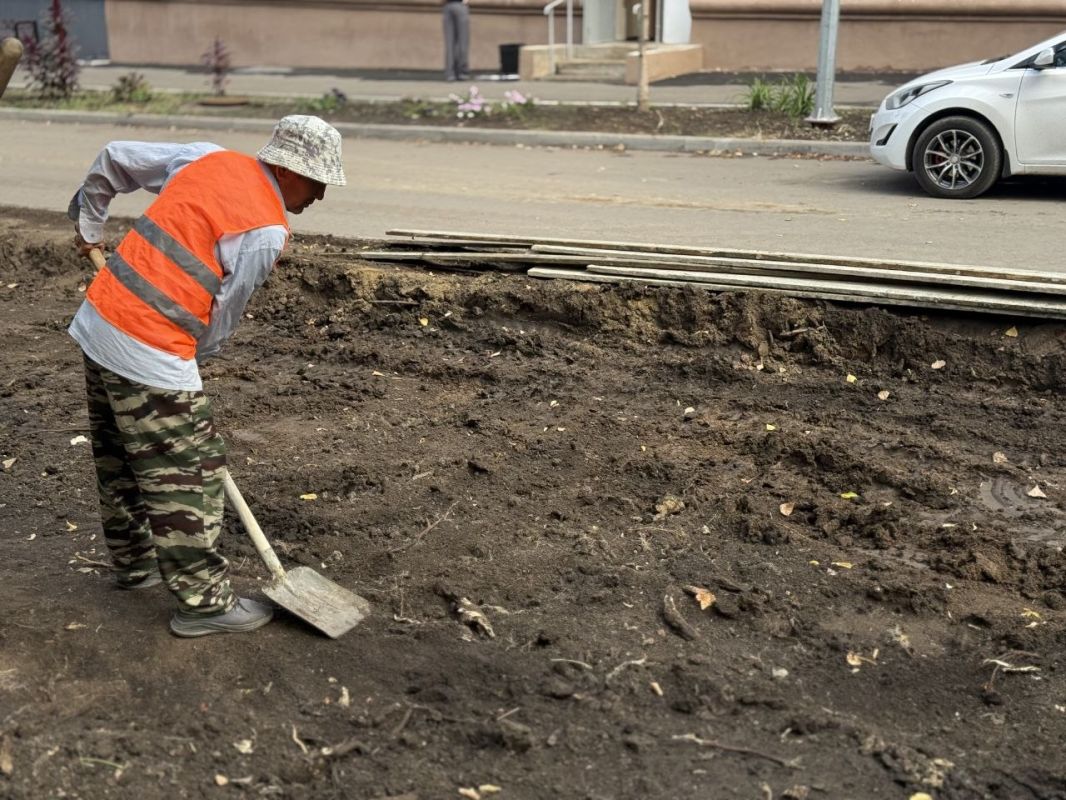 В Молодогвардейске готовят основания под новые детские площадки В Молодогвардейске готовят основания под новые детские площадки