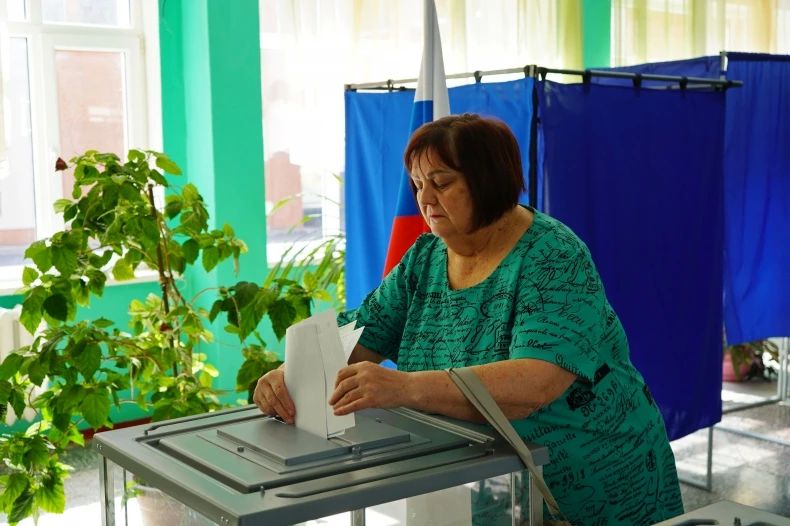 Выборы в Государственную Думу РФ: жители Свердловского округа ЛНР продолжают демонстрировать активную гражданскую позицию Выборы в Государственную Думу РФ: жители Свердловского округа ЛНР продолжают демонстрировать активную гражданскую позицию