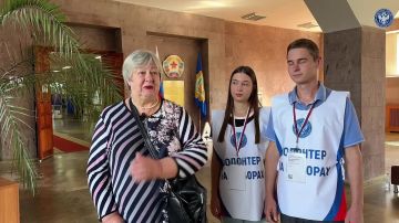 Помощь маломобильному избирателю на избирательном участке в Луганске
