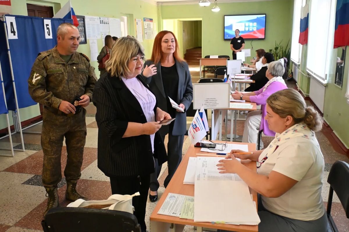 Ветеран специальной военной операции, депутат Краснодонского муниципального округа Сергей Галко принял участие в голосовании Ветеран специальной военной операции, депутат Краснодонского муниципального округа Сергей Галко принял участие в голосовании