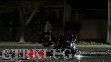 Мотоциклист влетел в легковушку на Советской в Луганске Авария произошла на перекрёстке с 23-й линией — предварительно, байк врезался в заднюю часть автомобиля Пострадавшего передали медикам, прямо сейчас ему проводят...