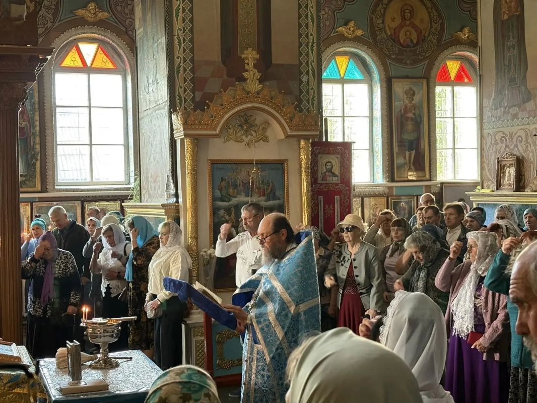 Сегодня, в праздник Рождества Пресвятой Богородицы, в храме в честь Рождества Пресвятой Богородицы состоялось торжественное богослужение по случаю престольного (храмового) праздника Сегодня, в праздник Рождества Пресвятой Богородицы, в храме в честь Рождества Пресвятой Богородицы состоялось торжественное богослужение по случаю престольного (храмового) праздника