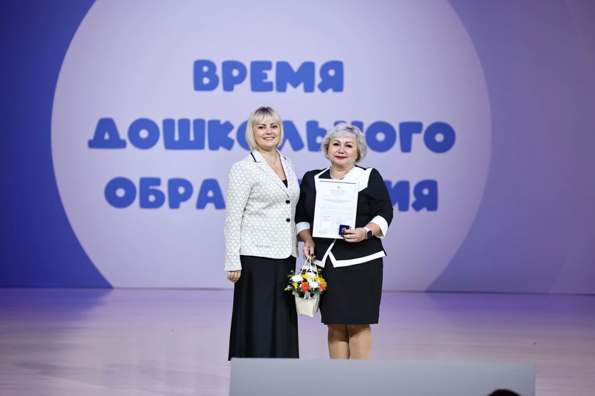 Луганские педагоги отмечены на федеральном уровне Луганские педагоги отмечены на федеральном уровне