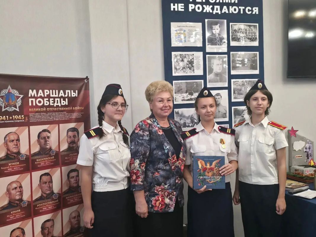 Региональную неделю начала с важного совещания в Луганской школе № 55 имени Константина Рокоссовского Региональную неделю начала с важного совещания в Луганской школе № 55 имени Константина Рокоссовского