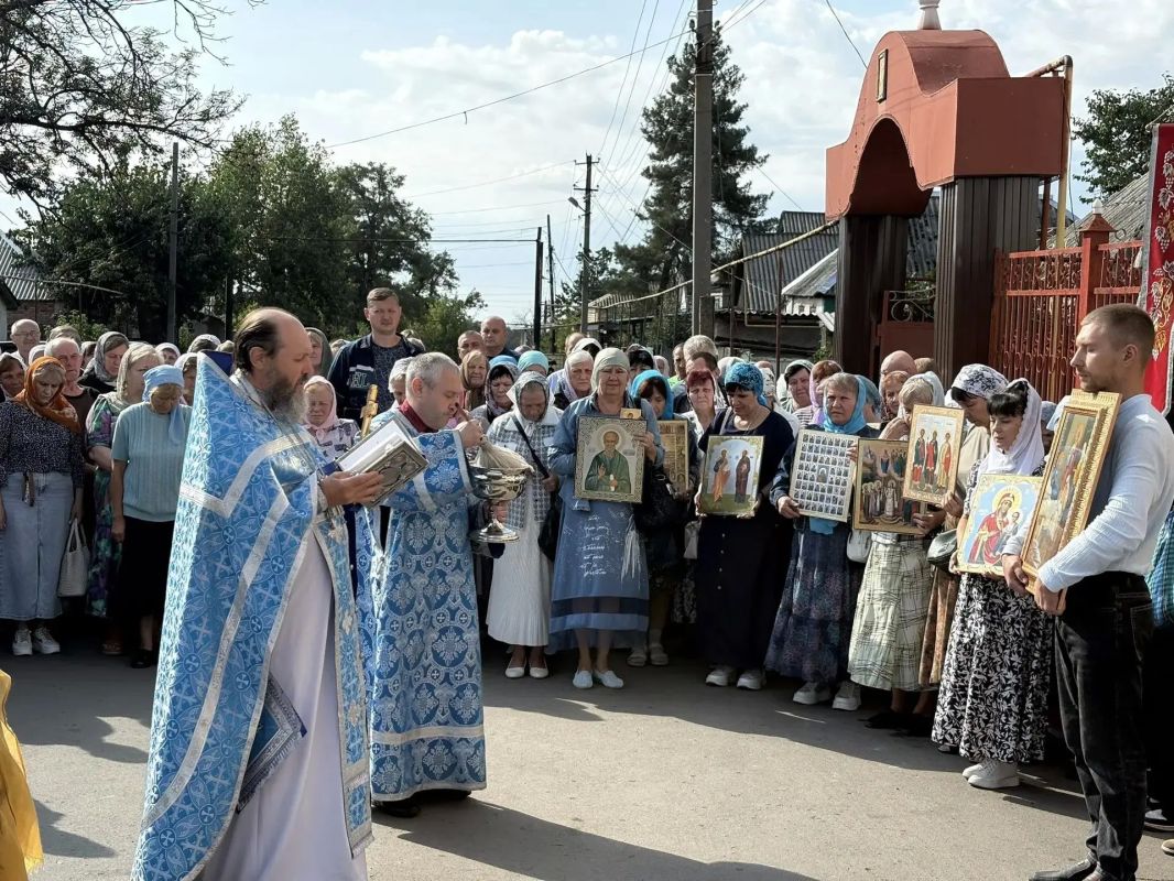 Сегодня, в праздник Рождества Пресвятой Богородицы, в храме в честь Рождества Пресвятой Богородицы состоялось торжественное богослужение по случаю престольного (храмового) праздника Сегодня, в праздник Рождества Пресвятой Богородицы, в храме в честь Рождества Пресвятой Богородицы состоялось торжественное богослужение по случаю престольного (храмового) праздника