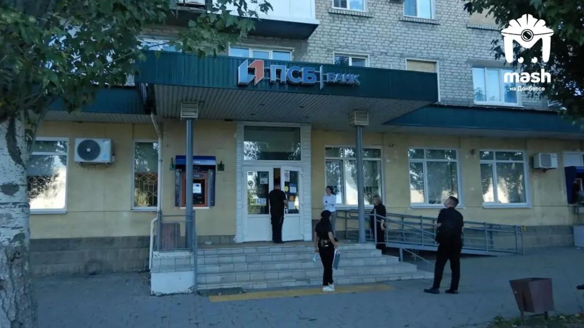 Сотрудницу банка подозревают в краже 8 млн рублей у матери погибшего участника СВО в ЛНР