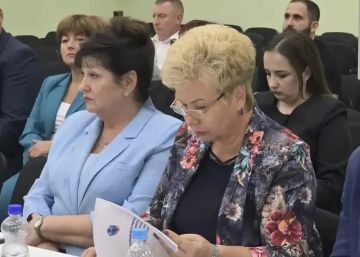 В ЛНР обсудили планы по реализации нацпроектов «Молодежь и дети» и «Семья»