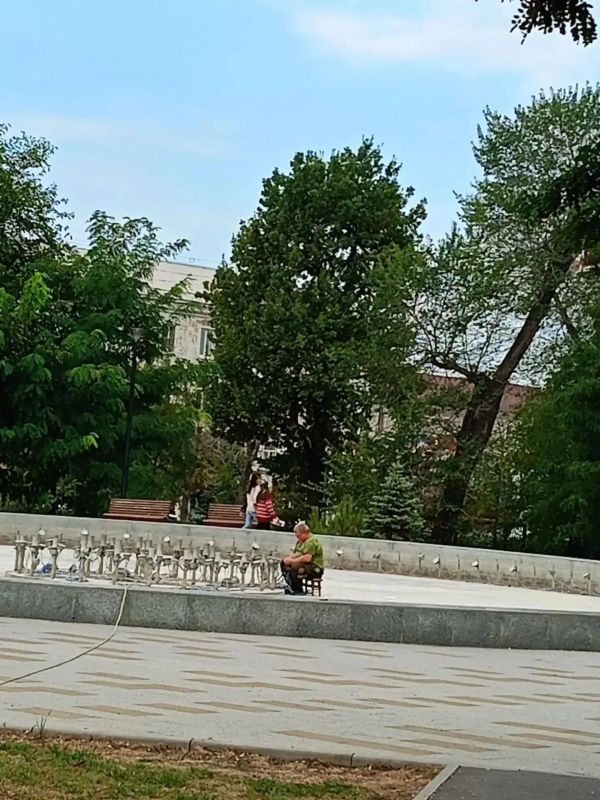 Фонтан в сквере Молодой гвардии проходит техническое обслуживание Фонтан в сквере Молодой гвардии проходит техническое обслуживание