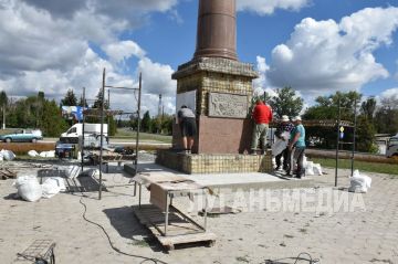 В Антраците ремонтируют памятный знак «Орден Победы»