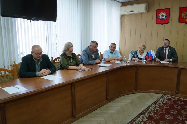 Постоянные комиссии Совета депутатов поддержали изменения в муниципальную программу «Развитие экономики и инфраструктуры на 2026-2030 годы» Постоянные комиссии Совета депутатов поддержали изменения в муниципальную программу «Развитие экономики и инфраструктуры на 2026-2030 годы»
