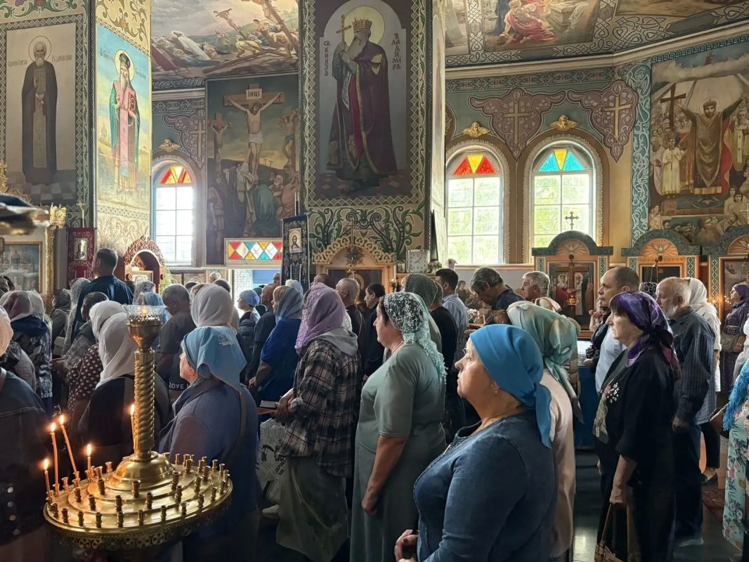 Сегодня, в праздник Рождества Пресвятой Богородицы, в храме в честь Рождества Пресвятой Богородицы состоялось торжественное богослужение по случаю престольного (храмового) праздника Сегодня, в праздник Рождества Пресвятой Богородицы, в храме в честь Рождества Пресвятой Богородицы состоялось торжественное богослужение по случаю престольного (храмового) праздника