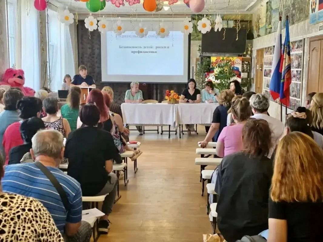 Лутугинские полицейские провели беседы с родителями о безопасности несовершеннолетних Лутугинские полицейские провели беседы с родителями о безопасности несовершеннолетних