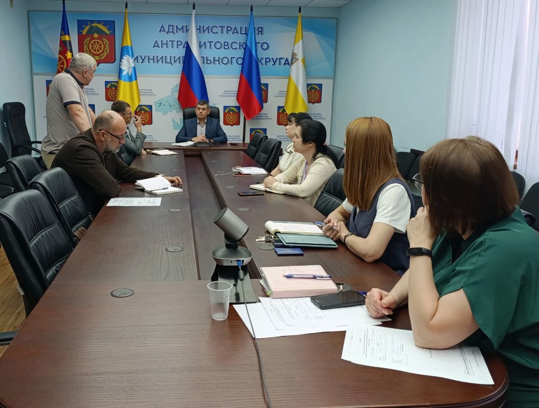 В Антрацитовском муниципальном округе прошёл еженедельный приём граждан В Антрацитовском муниципальном округе прошёл еженедельный приём граждан