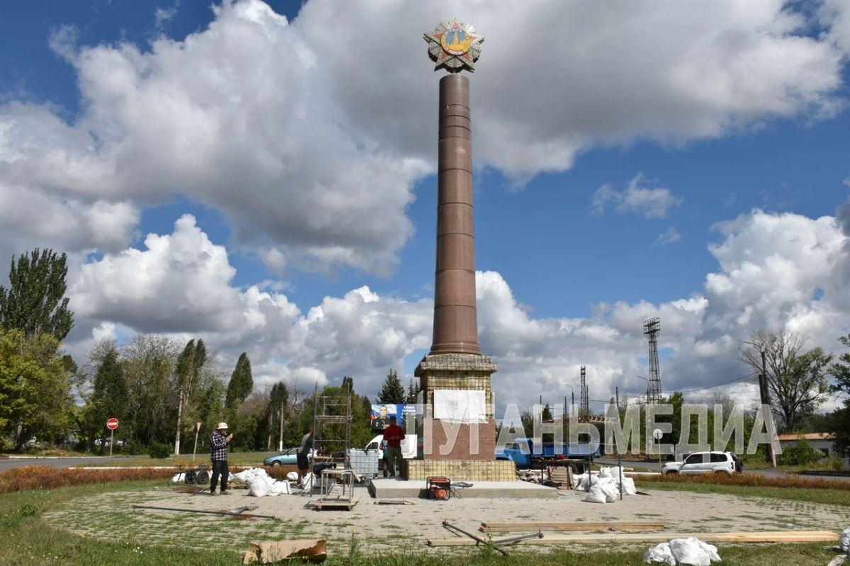 В Антраците ремонтируют памятный знак «Орден Победы» В Антраците ремонтируют памятный знак «Орден Победы»