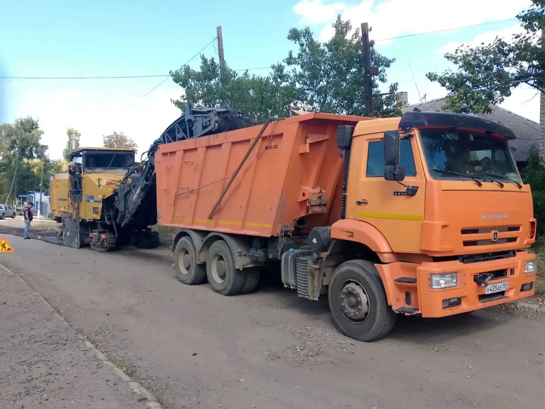 Продолжается благоустройство дорожной сети округа