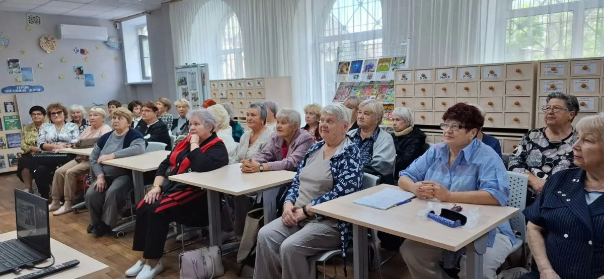 22 сентября в читальном зале Краснолучской центральной городской библиотеки им. Н.К. Крупской для слушателей Университета третьего возраста прошёл историко-музыкальный час «Симфония всепобеждающего мужества», посвящённый... 22 сентября в читальном зале Краснолучской центральной городской библиотеки им. Н.К. Крупской для слушателей Университета третьего возраста прошёл историко-музыкальный час «Симфония всепобеждающего мужества», посвящённый...