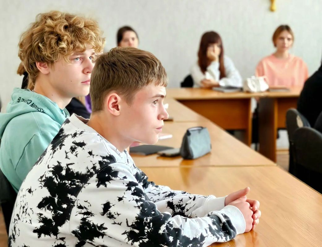 В Брянковском колледже ЛГПУ прошли «Диалоги с героями» В Брянковском колледже ЛГПУ прошли «Диалоги с героями»