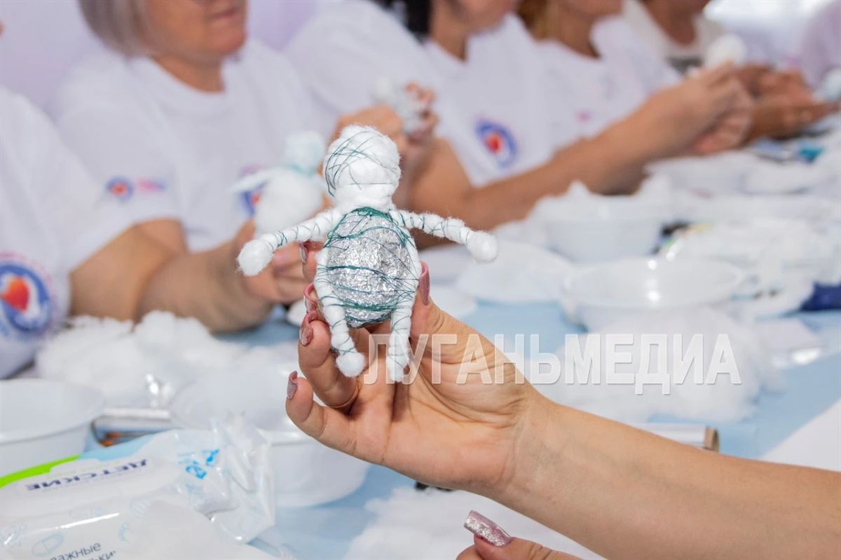 В Луганске прошел мастер-класс по созданию ватной игрушки В Луганске прошел мастер-класс по созданию ватной игрушки