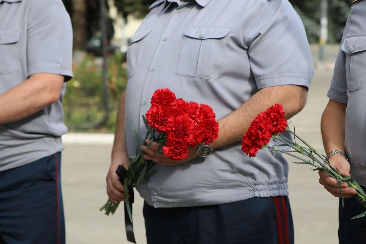 «Они остались в строю — в нашей памяти»: в День памяти погибших сотрудников УИС руководство УФСИН России по ЛНР почтило память павших коллег «Они остались в строю — в нашей памяти»: в День памяти погибших сотрудников УИС руководство УФСИН России по ЛНР почтило память павших коллег