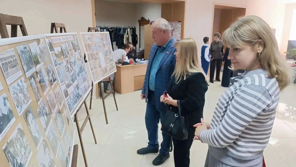 В Антрацитовском историческом музее состоялся историко-музыкальный экскурс «Памяти славному подвигу нет забвения», посвящённый Дню тружеников тыла в годы Великой Отечественной войны В Антрацитовском историческом музее состоялся историко-музыкальный экскурс «Памяти славному подвигу нет забвения», посвящённый Дню тружеников тыла в годы Великой Отечественной войны