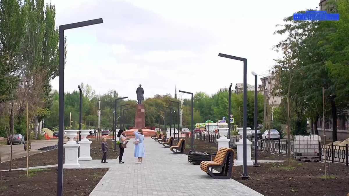Алексей Самойлов оценил ход благоустройства площади в Алчевске