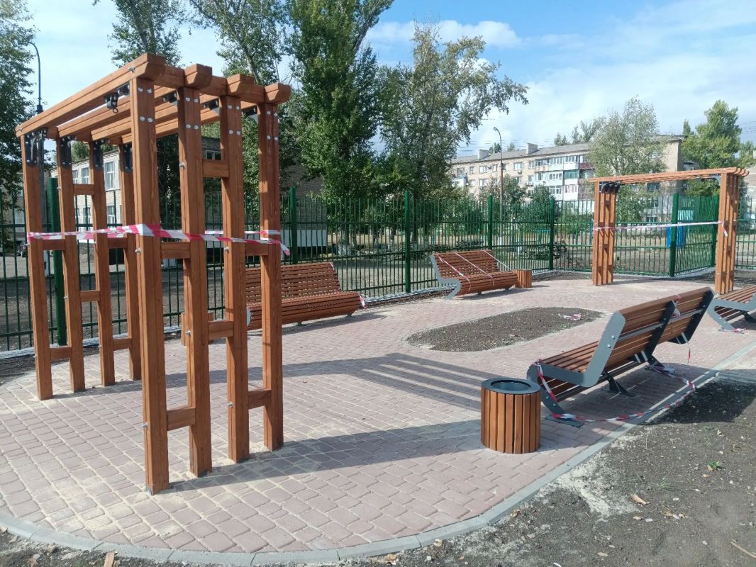 Преображение Ровеньков: на улице Чехова завершается благоустройство новой зоны отдыха В Ровеньках близится к завершению благоустройство общественной территории по улице Чехова (район школы). Работы ведутся в рамках... Преображение Ровеньков: на улице Чехова завершается благоустройство новой зоны отдыха В Ровеньках близится к завершению благоустройство общественной территории по улице Чехова (район школы). Работы ведутся в рамках...