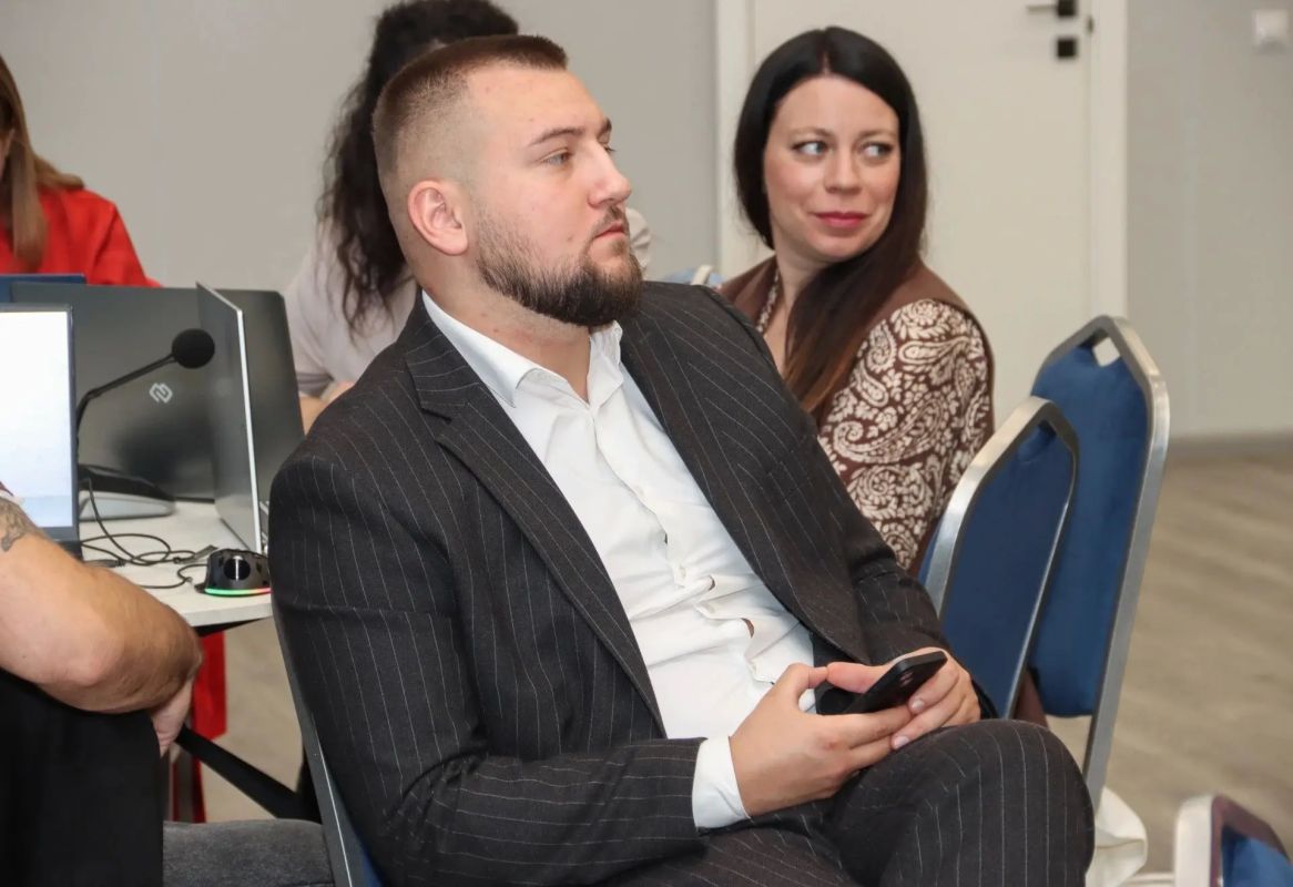 В Луганске стартовал интенсив по искусственному интеллекту «Архитекторы социальных изменений» В Луганске стартовал интенсив по искусственному интеллекту «Архитекторы социальных изменений»