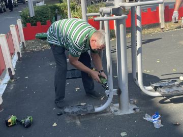 С заботой о спорте и жителях: на площади Кирова обновлена спортивная площадка