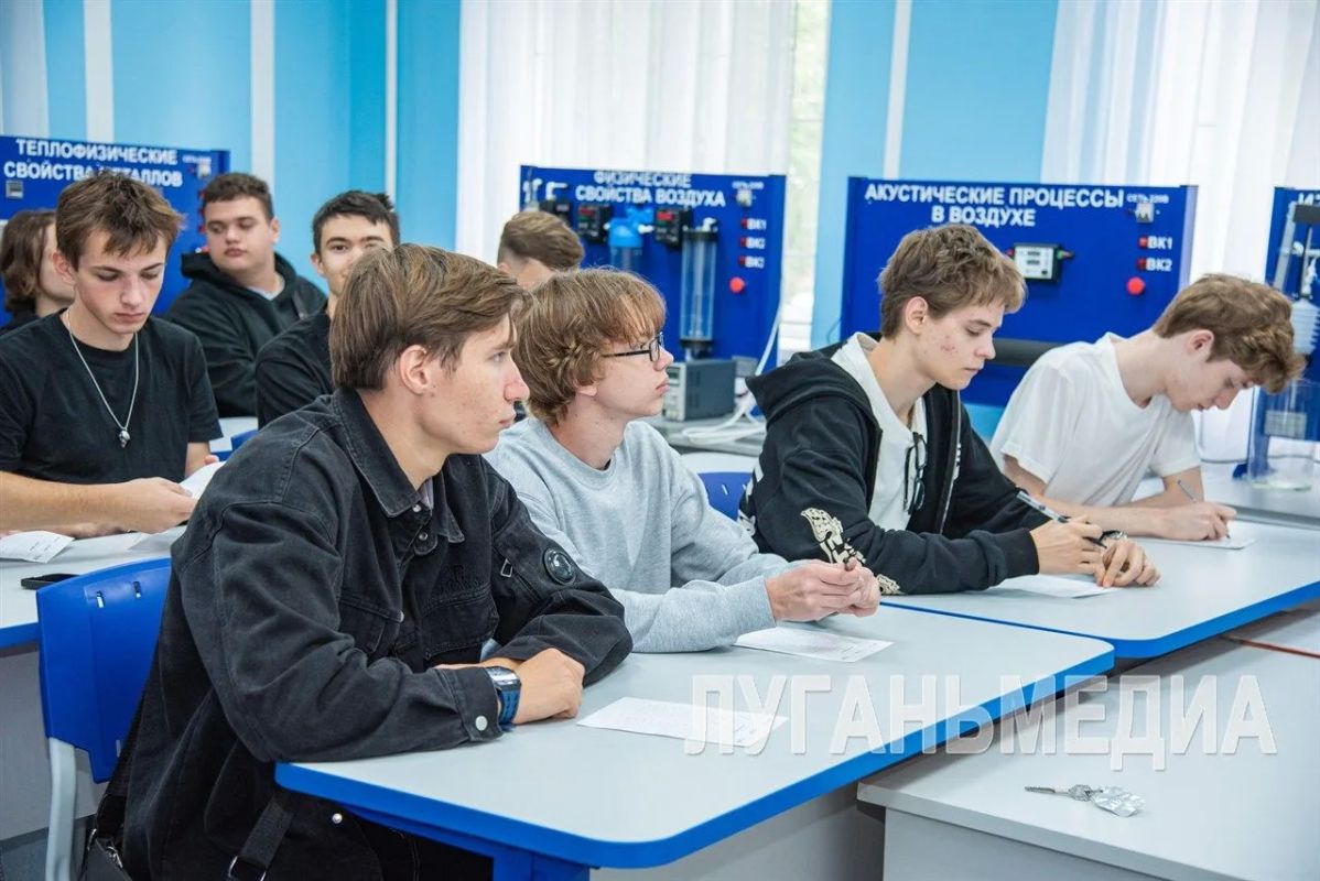 Луганские студенты приняли участие в международном проекте «Атомный диктант» Луганские студенты приняли участие в международном проекте «Атомный диктант»