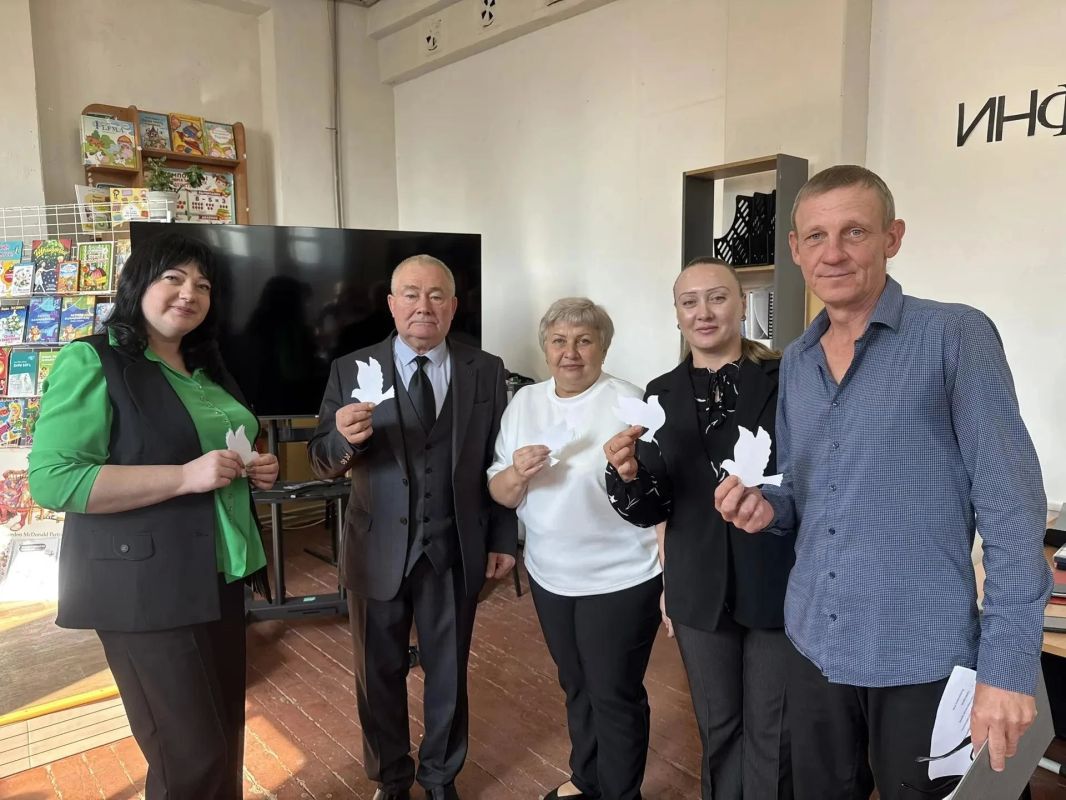 Акция «Голубь мира». В Старобельском колледже Луганского государственного педагогического университета прошла трогательная акция «Голубь мира»
