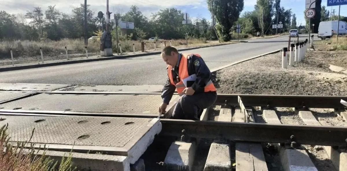Государственным инспектором отдела контроля и надзора за безопасностью движения поездов и эксплуатацией железнодорожного транспорта по ДНР, ЛНР, Запорожской и Херсонской областям, в порядке установленном Постановлением...