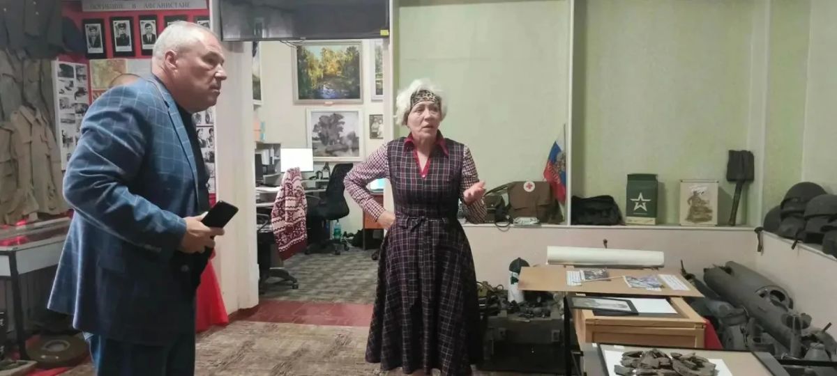 Юрий Юров провёл приём граждан в Кременной Юрий Юров провёл приём граждан в Кременной