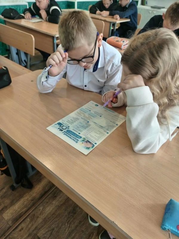 В учебных заведениях Лутугинского округа прошли «Разговоры о важном» В учебных заведениях Лутугинского округа прошли «Разговоры о важном»