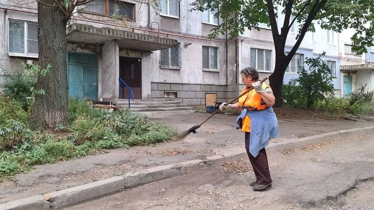 Коммунальными службами проведены работы на территории города Коммунальными службами проведены работы на территории города