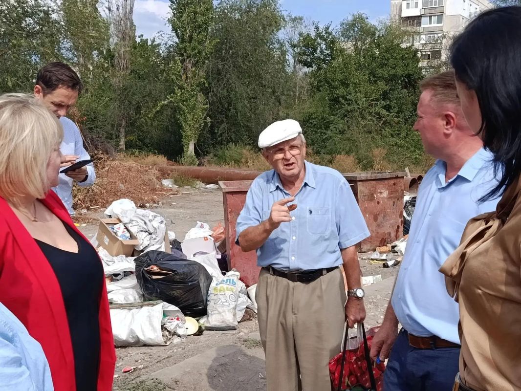 Яна Пащенко провела выездное мониторинг-совещание на проблемных точках ТКО Яна Пащенко провела выездное мониторинг-совещание на проблемных точках ТКО