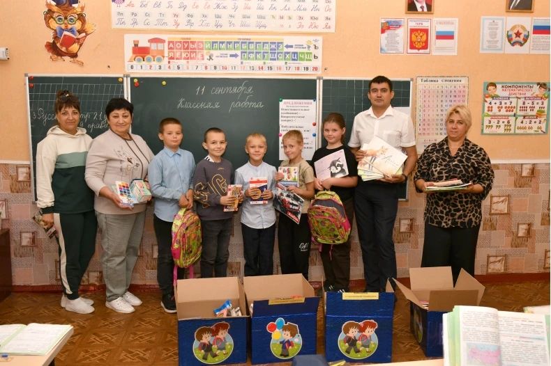Свердловское учебное учреждение получило подарки из Сибири