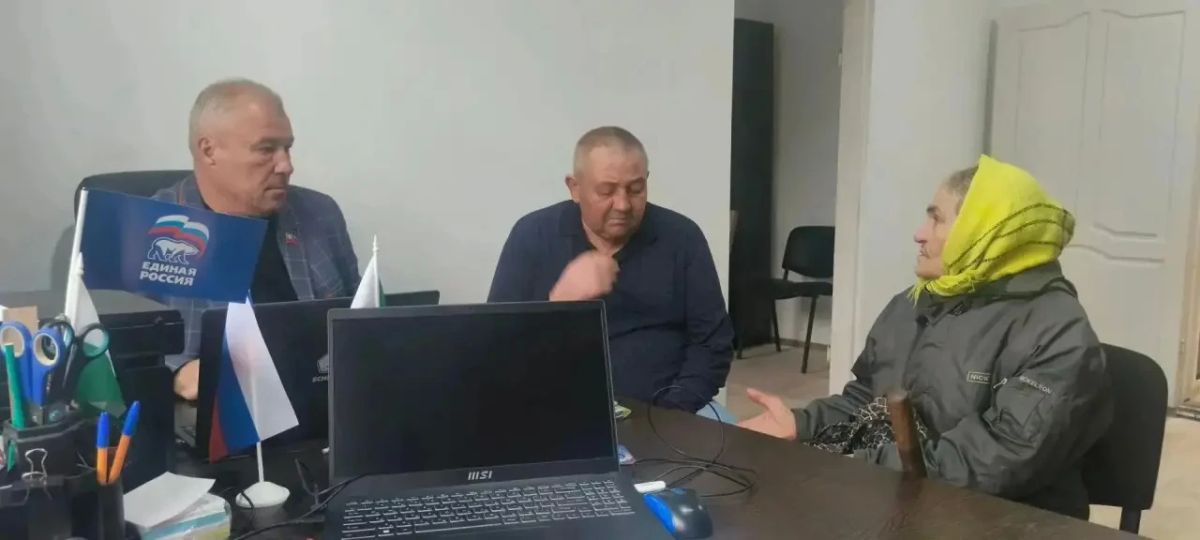 Юрий Юров провёл приём граждан в Кременной Юрий Юров провёл приём граждан в Кременной