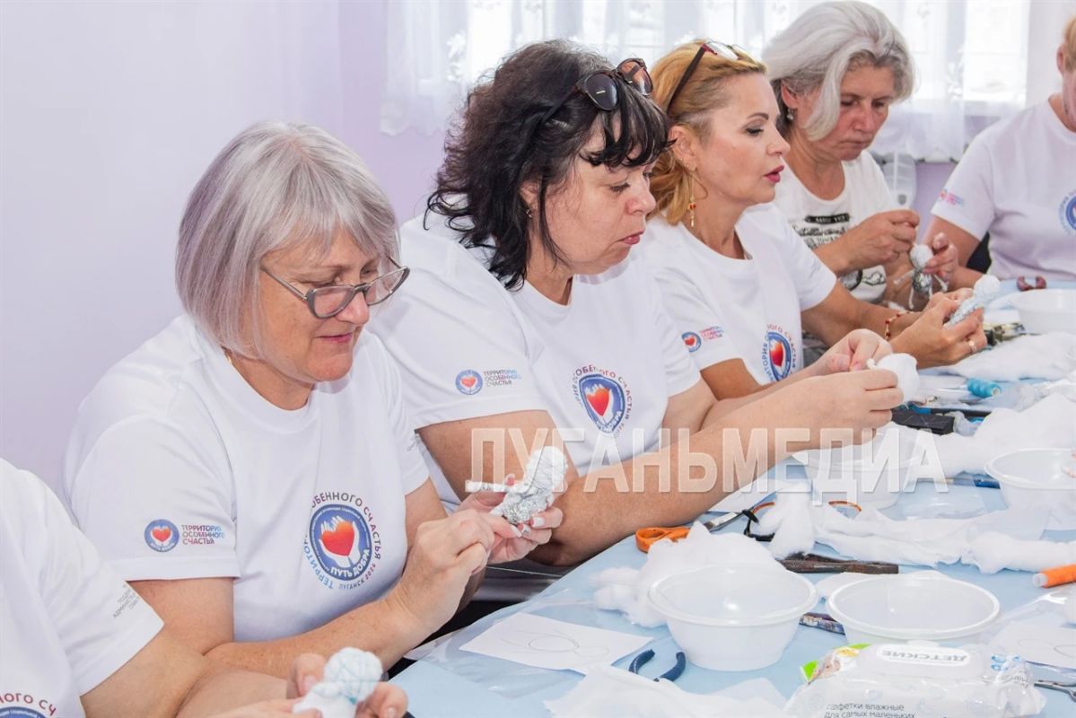 В Луганске прошел мастер-класс по созданию ватной игрушки В Луганске прошел мастер-класс по созданию ватной игрушки