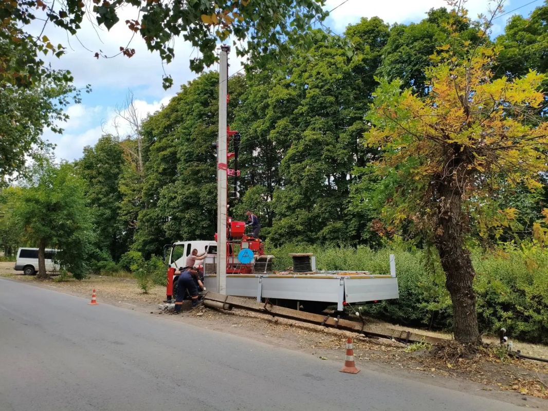 В городе Петровское продолжены работы по текущему ремонту линии наружного освещения по улицам Ленина, Калинина, Интернациональной, Карпушенко, Почтовой, Первомайской, Шаймуратова и Коммунарскому шоссе В городе Петровское продолжены работы по текущему ремонту линии наружного освещения по улицам Ленина, Калинина, Интернациональной, Карпушенко, Почтовой, Первомайской, Шаймуратова и Коммунарскому шоссе