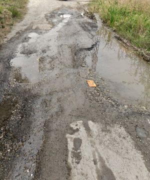 На Грабовского в Луганске прорвало трубу – размывает новый асфальт